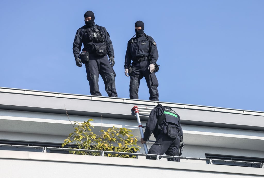 Hunderte Einsatzkräfte der Polizei waren an den Durchsuchungen in mehreren Ländern beteiligt.