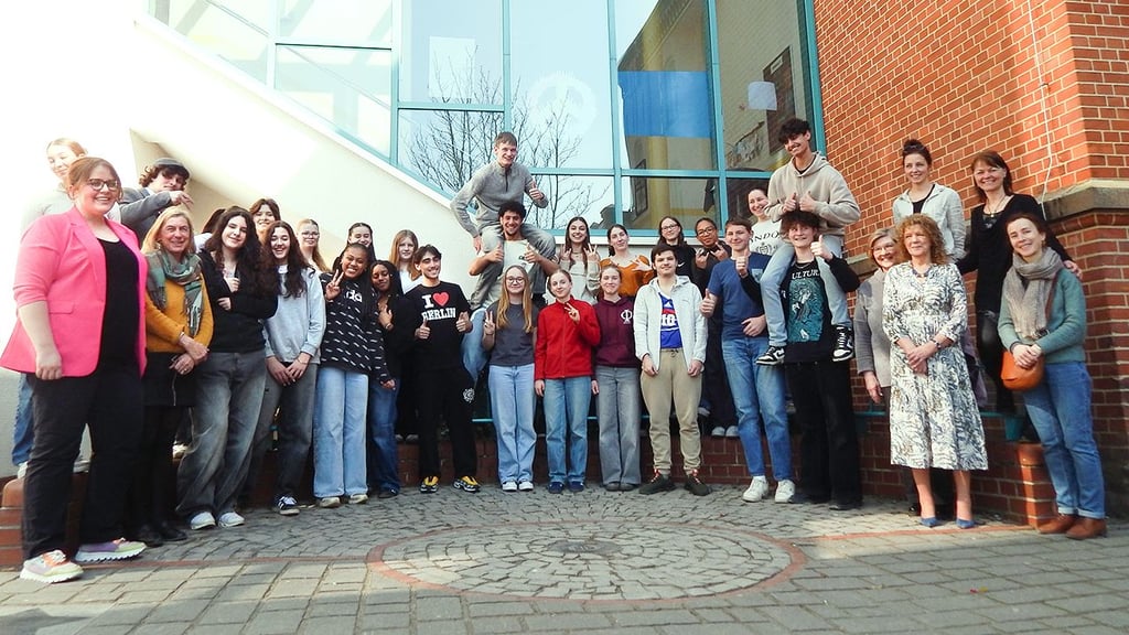 Am Professor-Friedrich-Förster-Gymnasium geht der Schüleraustausch mit Frankreich zu ende. Zwischen den deutschen und französischen Schülern sind viele Freundschaften entstanden und sie hoffen auf ein baldiges Wiedersehen.