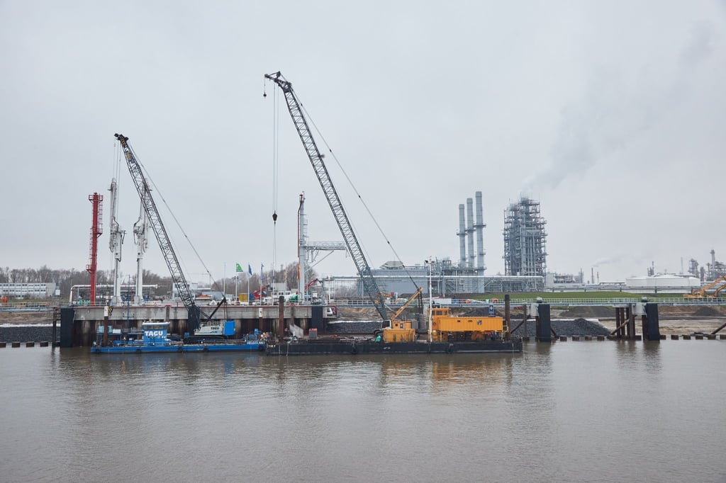 Der BUND klagt gegen das erste landseitige Terminal in Deutschland am Standort Stade. (Archivbild)