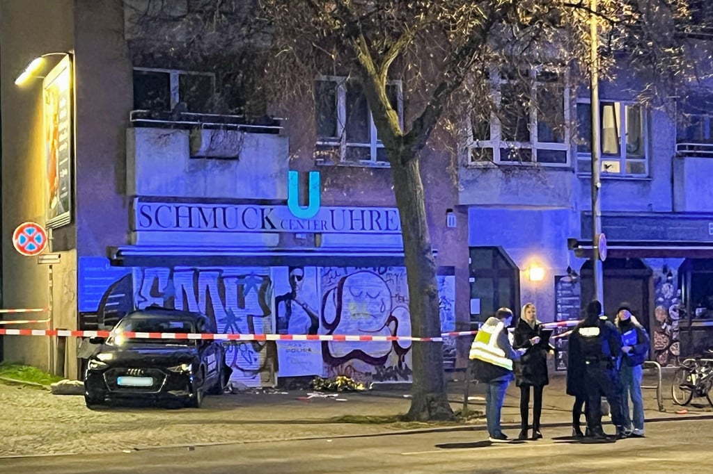 Eine Radfahrerin kam schwer verletzt in ein Krankenhaus.