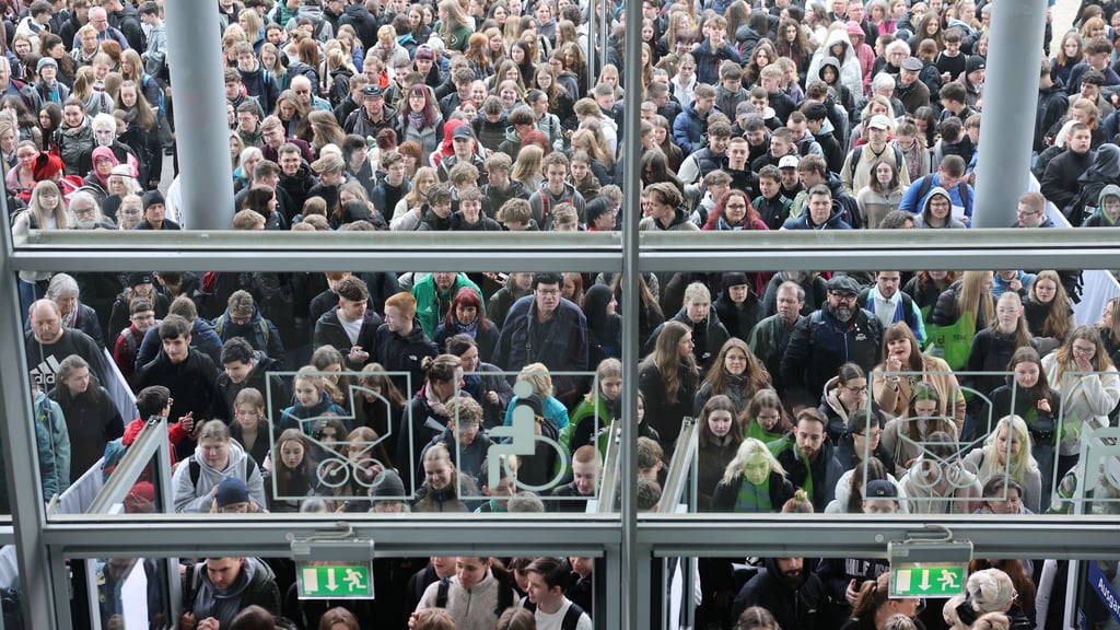 Einer geht noch: Besucheransturm bereits am Eröffnungstag der Buchmesse