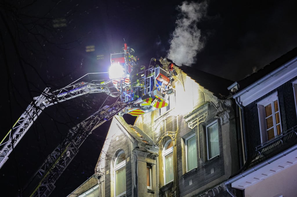 Zwei Menschen starben bei einem Brand in Leverkusen.