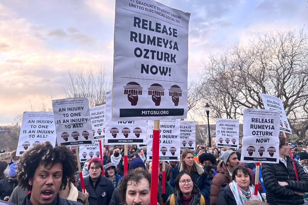 Proteste gegen Festnahme von türkischer Studentin.