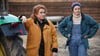 Catherine Deneuve (l) als Solange und Morgan Saylor als ihre Enkelin Charlie in einer Szene des Films „Funny Birds - Das Gelbe vom Ei“.