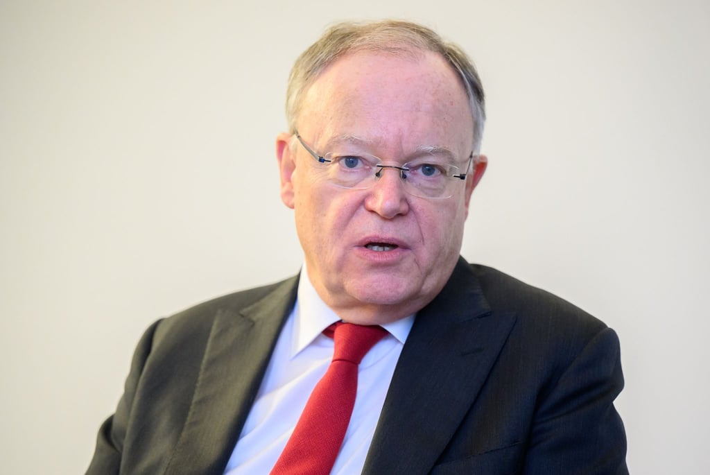 Niedersachsens Ministerpräsident Stephan Weil reist Anfang Mai mit einer Delegation nach Polen. (Archivbild)