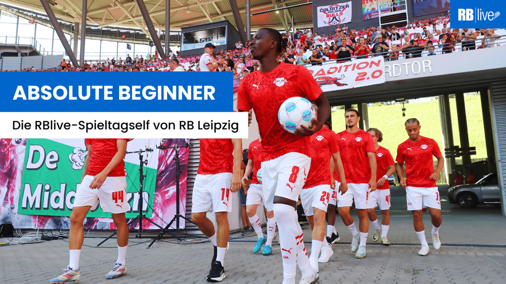 Raus auf den Platz: Spieler von RB betreten das Stadion.