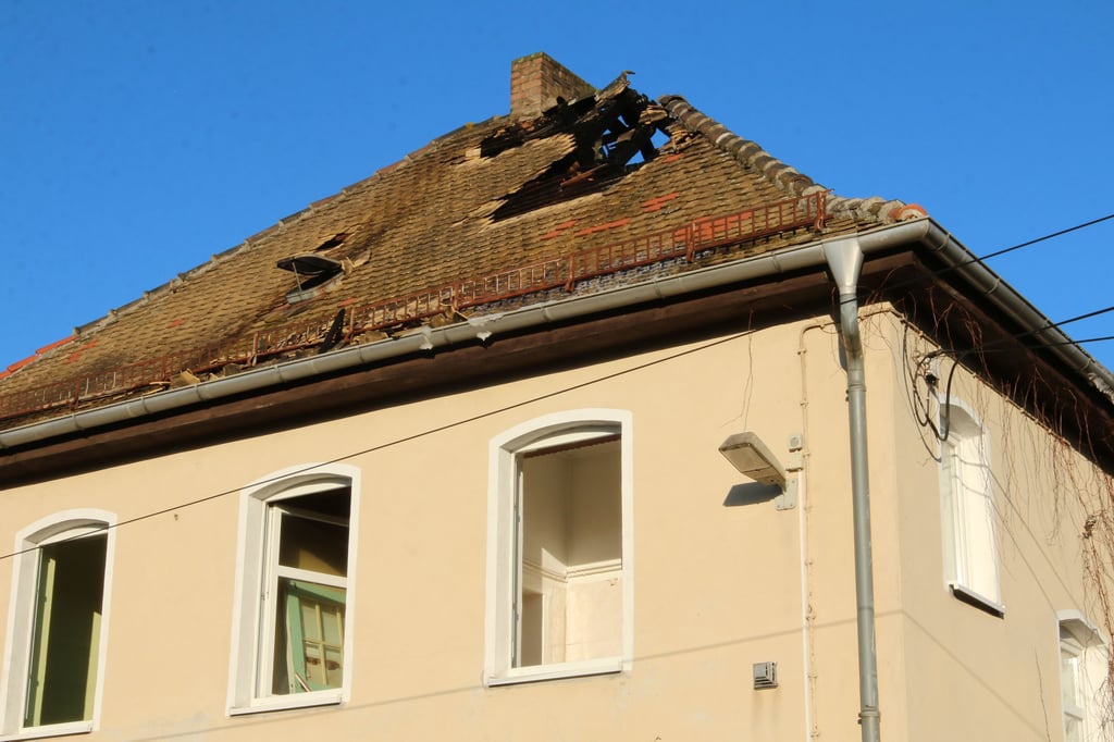 Das ausgebrannte Dachgeschoss nach dem Löscheinsatz.