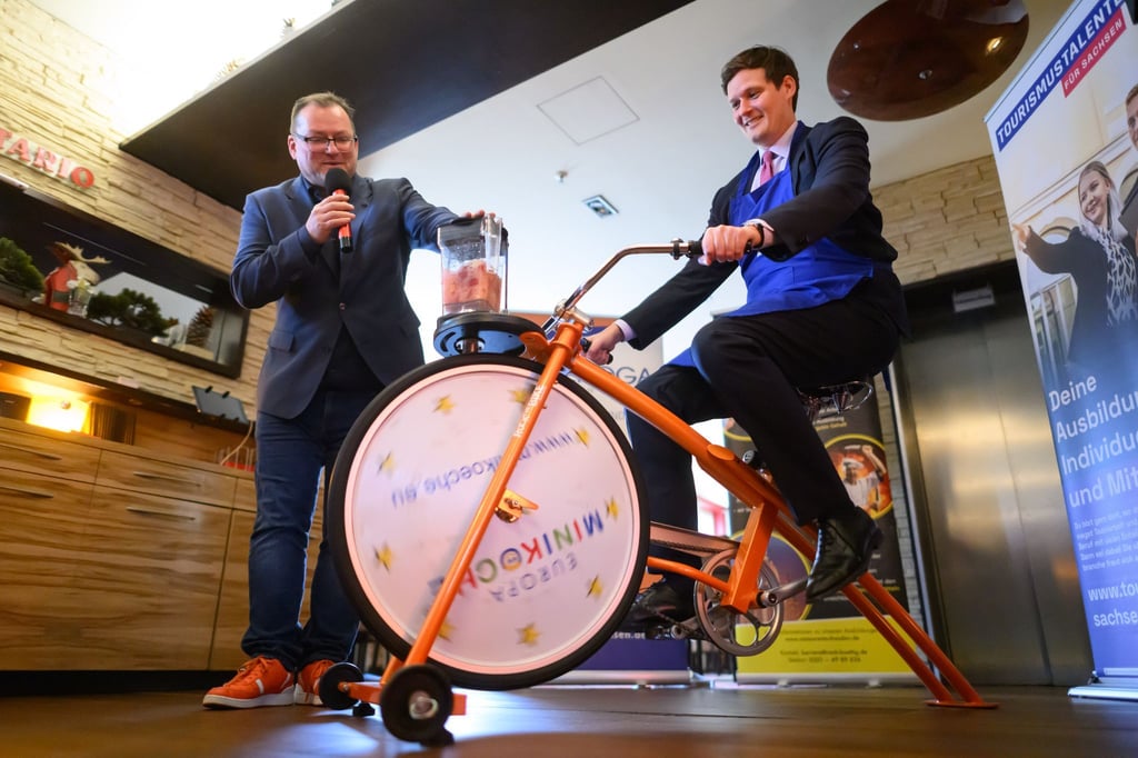 Kultusminister Conrad Clemens soll sich wegen eines Verkehrsverstoßes vor Gericht verantworten (Archivbild).
