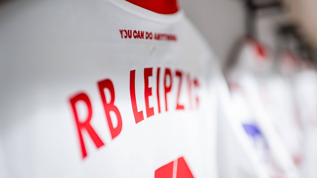 Das Design von Fußballtrikots ist ein gut gehütetes Geheimnis. (Symbolbild).