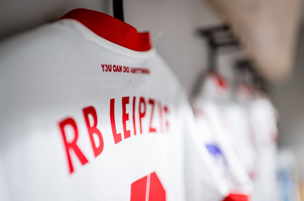 Das Design von Fußballtrikots ist ein gut gehütetes Geheimnis. (Symbolbild).