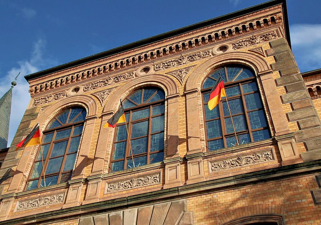 Die fehlenden Jahresabschlüsse belasten die Stadt Calbe. Stadträte machen nun Druck: Wie wollen sie die finanzielle Situation bessern?