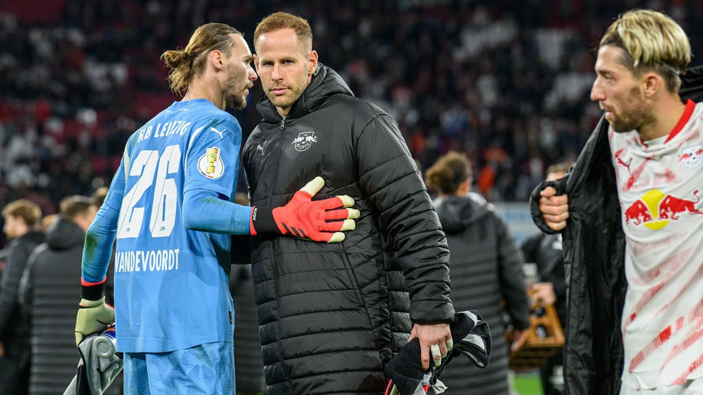 Tauschen die Plätze: Der erkältete Stammkeeper Gulacsi überlässt seinem Stellvertreter Vandevoordt den Platz im RB-Tor