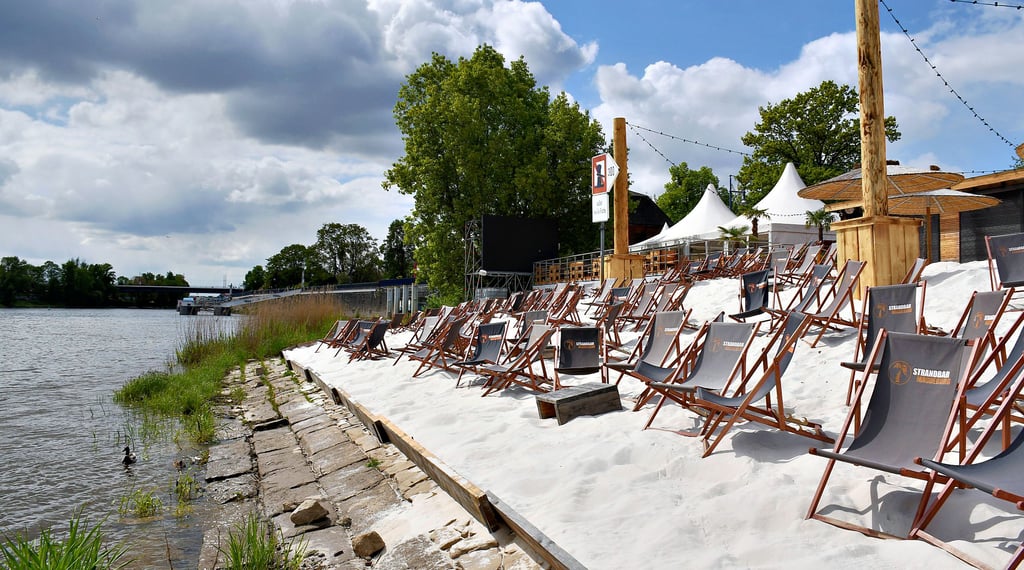 Seit über 20 Jahren bietet die Strandbar am Petriförder ihren Gästen eine entspannte Urlaubsatmosphäre mitten in der Stadt.