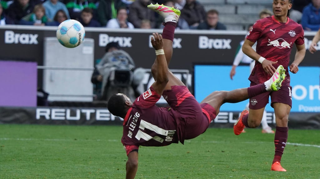 Fallrückzieherversuch gescheitert, harte Landung: Lois Openda.