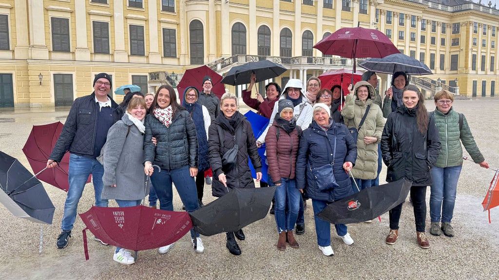 Gefeiert wurde das Jubiläum der Jerichower Ärzte und Mitarbeiter von Dr. Schulze mit 21 Leuen in Wien. Auf dem Programm stand unter anderem die Lipizzaner-Vorführung der Spanischen Hofreitschule.