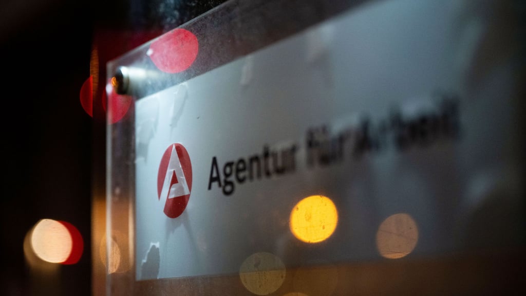 Aschersleben ist erstmals seit langer Zeit nicht mehr alleiniges Schlusslicht bei den Arbeitslosenzahlen im Salzlandkreis.