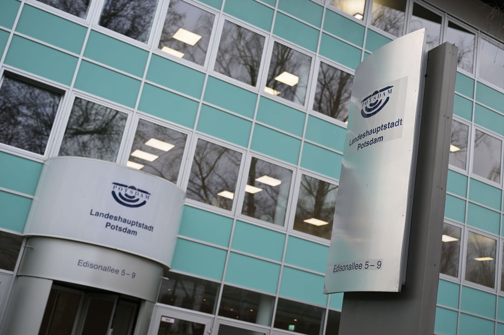 Die Städte und Gemeinden in Brandenburg rechnen mit zusätzlichen Einsparungen wegen des Landeshaushalts. (Archivbild)