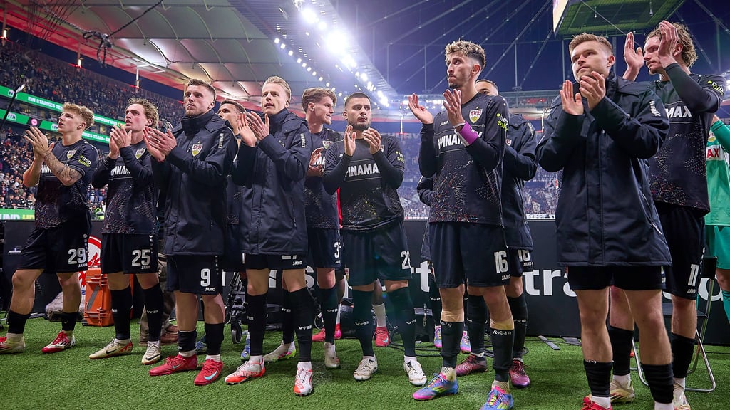 Sie stehen zusammen, auch nach einer Niederlage: Enttäuschte Stuttgarter nach dem 0:1 auswärts in Frankfurt.