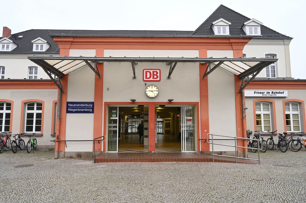 Der Bahnverkehr in Neubrandenburg soll wieder rollen. (Archivbild)