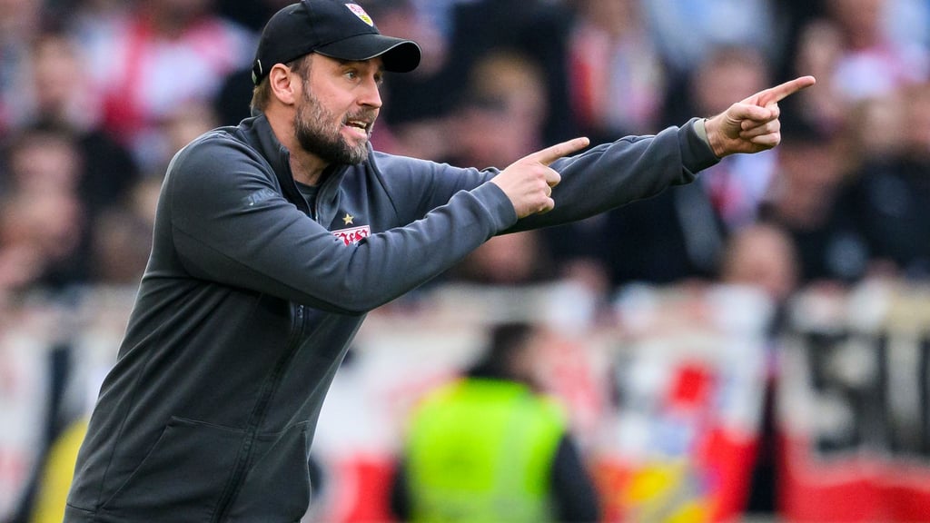 Sebastian Hoeneß gibt die Richtung vor: Der VfB möchte ins Pokalfinale.