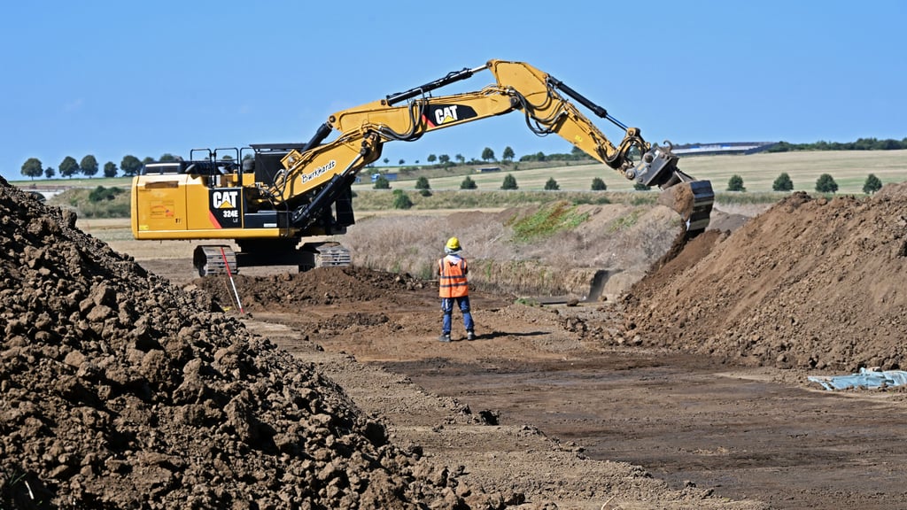 Bis zum Herbst 2024 wurden auf der Baustelle an der Selke bei Gatersleben Grabungen durchgeführt. Im Dezember 2025 soll der Fluss dann durch sein neues Bett geleitet werden.