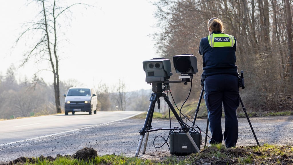Auf der A9 nahe Dessau hat die Polizei geblitzt.