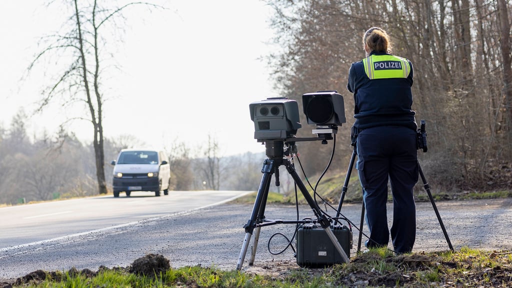 Auf der A9 nahe Dessau hat die Polizei geblitzt.