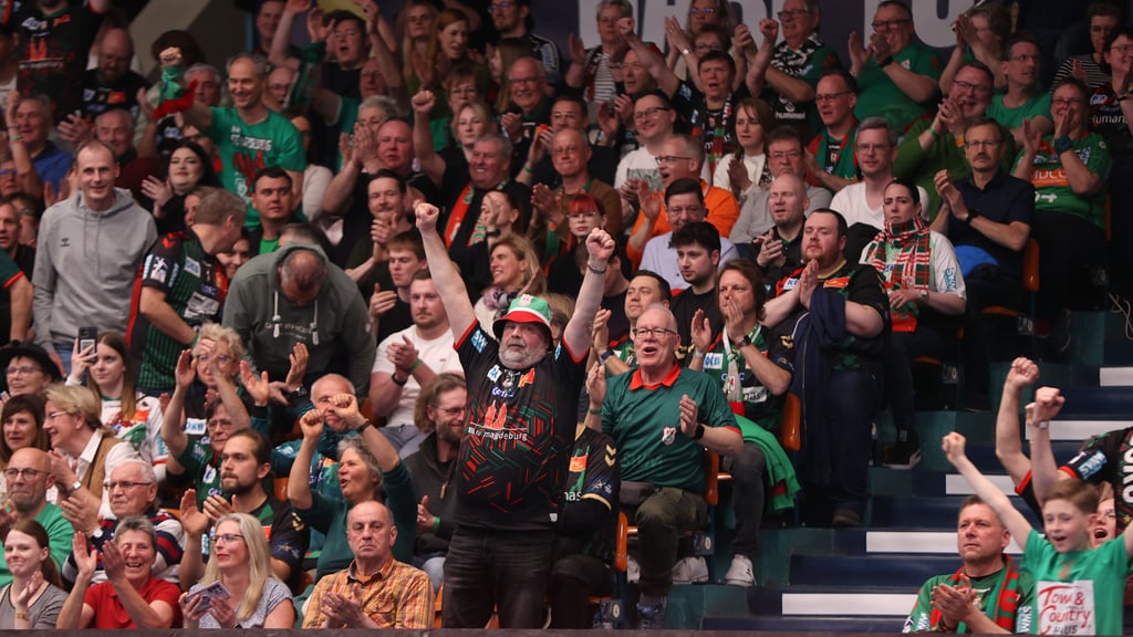 2.424 Zuschauer sorgten auch in ungewohnter Umgebung für eine Heimspiel-Atmosphäre.