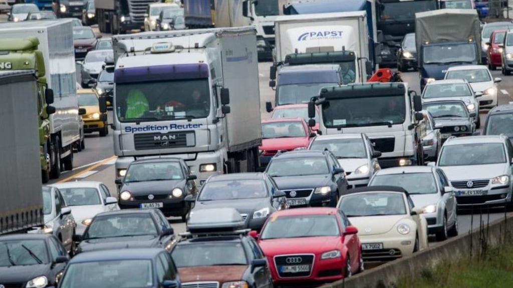 Auf der A14 hat es am Schkeuditzer Kreuz nahe Großkugel einen Unfall gegeben.