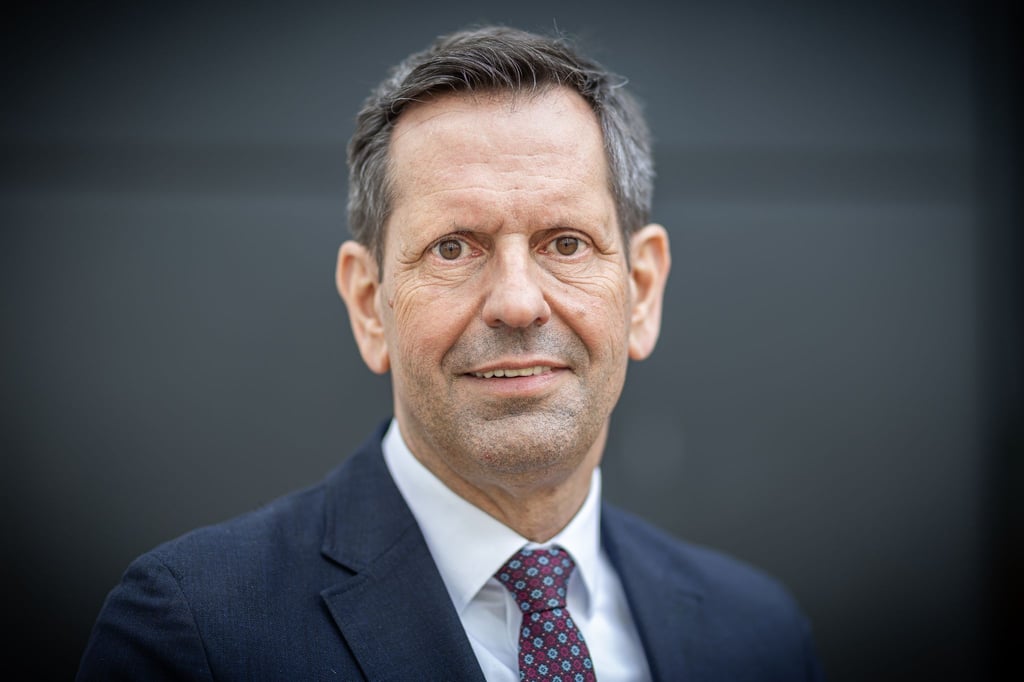 Niedersachsens designierter Ministerpräsident Olaf Lies will den Menschen im Land auch in stürmischen ein Gefühl von Sicherheit und Stabilität geben. (Archivbild)