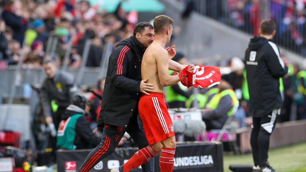 Joshua Kimmich (FC Bayern Muenchen) mit seinem alten Co-Trainer Zsolt Löw.