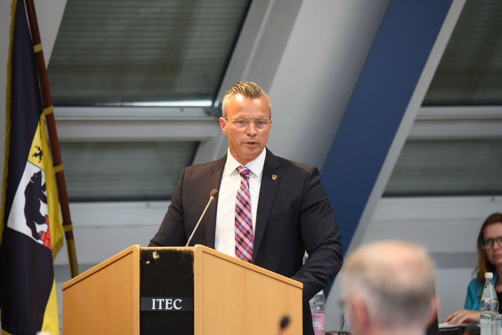 Landrat Andy Grabner will im Mai eine Entscheidung des Kreistages zum Haushalt.