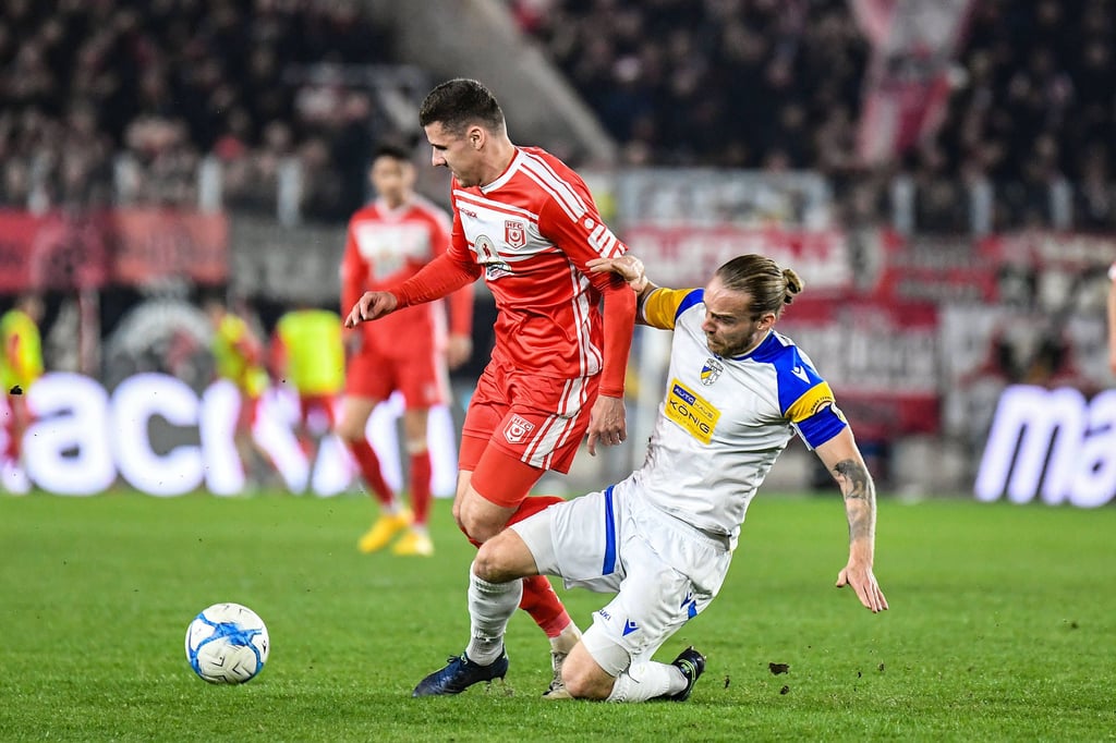 Marius Hauptmann (r.) und der HFC erlebten in Jena einen gebrauchten Abend.