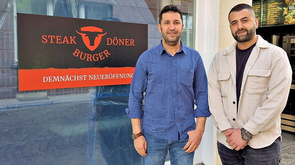 Die Brüder Mehmet Nuri Demir (links) und Umut Atalay eröffnen in Stendal ein Bistro, in dem Steak Döner angeboten wird.