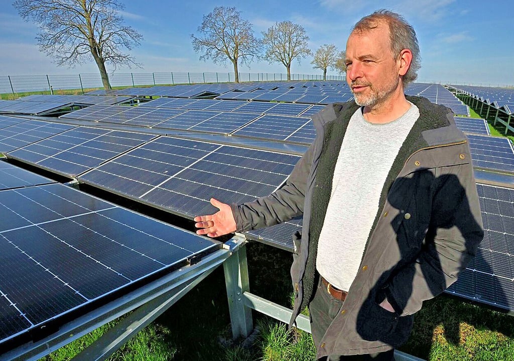 Der Gaterslebener Unternehmer Guido Schulze Niehoff will auf einer Brachfläche eine Solaranlage errichten, um damit das angrenzende Leibniz-Institut mit Strom zu versorgen.