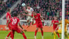 RB-Kapitän Willi Orban geht gegen den SC Freiburg zum Kopfball.