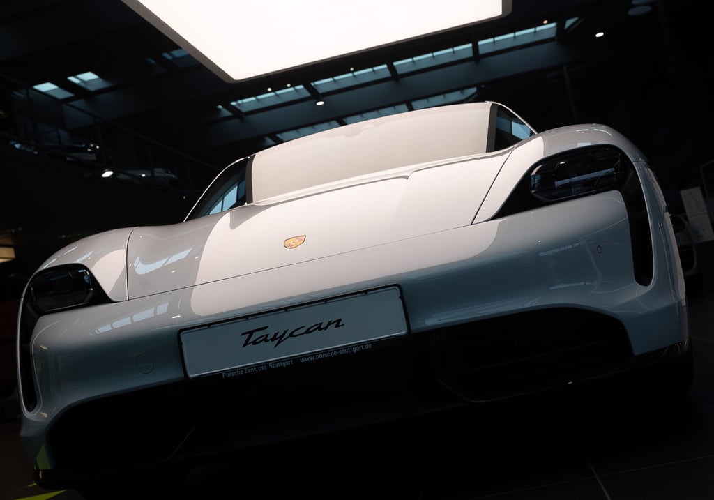 Neu für viele unbezahlbar, gebraucht so teuer wie ein Kombi: Der Luxussportwagen Porsche Taycan ist auf dem Gebrauchtmarkt oft erstaunlich günstig zu haben.