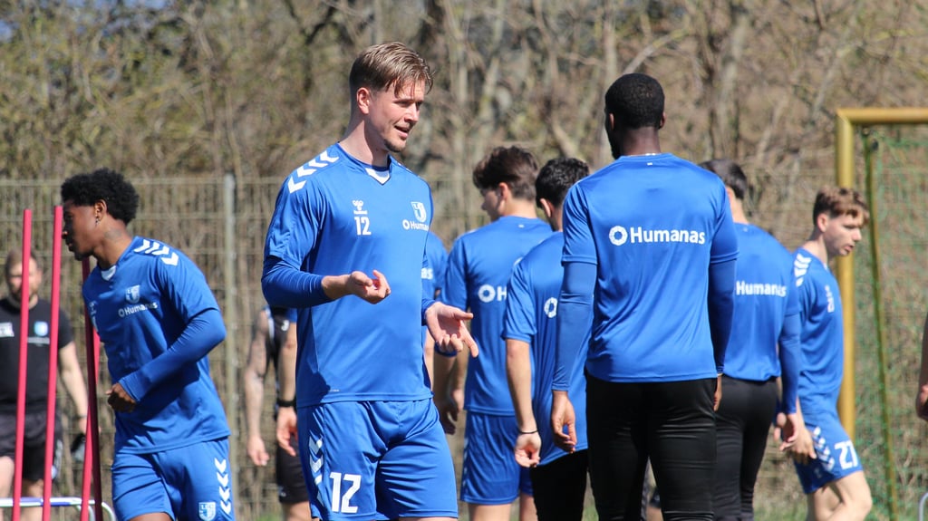 FCM-Stürmer Alexander Ahl-Holmström im Training mit seinen Kollegen vor dem Spiel gegen den 1. FC Kaiserslautern.