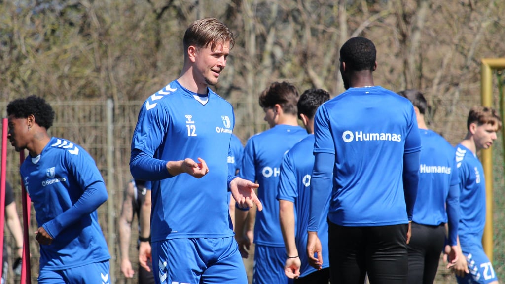 FCM-Stürmer Alexander Ahl-Holmström im Training mit seinen Kollegen vor dem Spiel gegen den 1. FC Kaiserslautern.