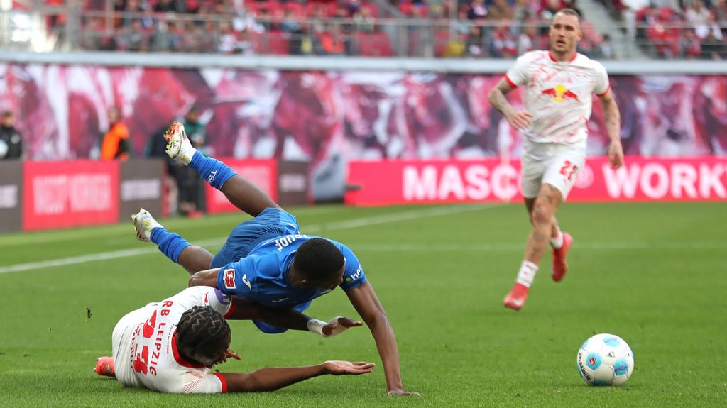 Viel Kampf und Krampf im Spiel zwischen RB Leipzig und der TSG 1899 Hoffenheim