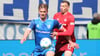 FCM-Stürmer Alexander Ahl-Holmström im Zweikampf mit Luca Sirch (1. FC Kaiserslautern).