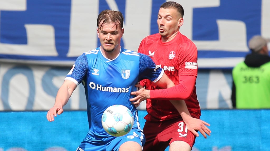 FCM-Stürmer Alexander Ahl-Holmström im Zweikampf mit Luca Sirch (1. FC Kaiserslautern).