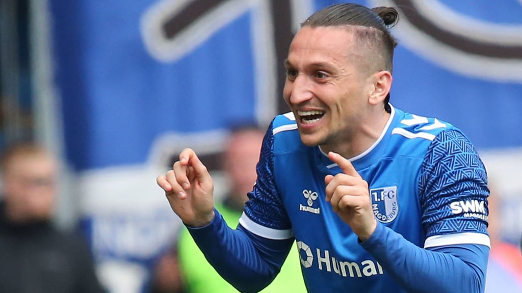 Baris Atik kann es kaum glauben: Immer wieder wurde der FCM-Torschütze von FCK-Spieler Jan Elvedi heftig angegangen. Der Pfälzer blieb ohne Verwarnung.