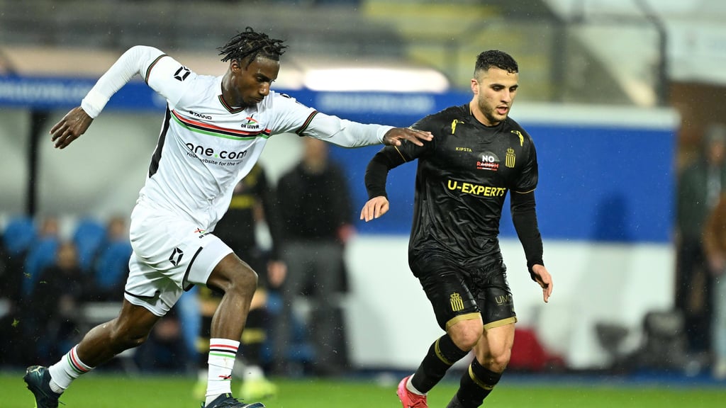 Ezechiel Banzuzi (links) soll vor einem Wechsel zu RB Leipzig stehen.