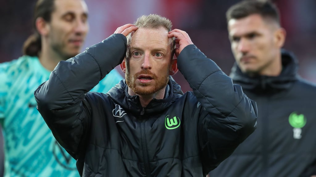 Maximilian Arnold rauft sich die Haare.