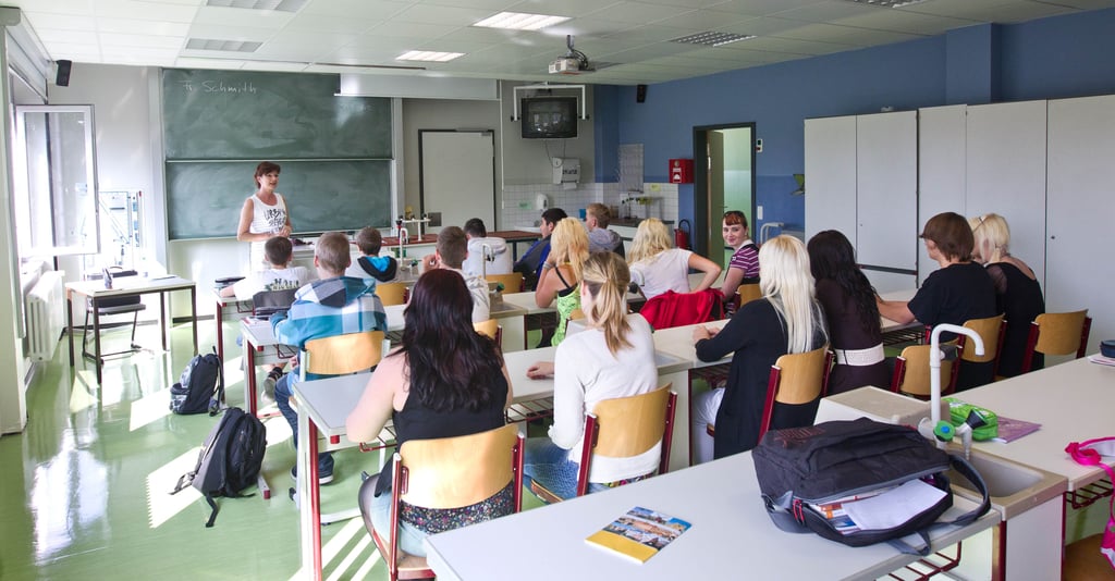 Demonstrierende Schüler, bedrohte Lehrer: Neben Hass im Netz ist das Lehrpersonal zunehmend von Angriffen wie Vandalismus betroffen.