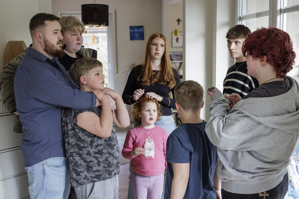Viel Geld für Energie und Steuern, aber was ist mit Familien und Bildung? Familien wie die Hofstees mit ihren zehn Geschwistern sind im neuen Koalitionsvertrag zu wenig bedacht, sagen Experten.