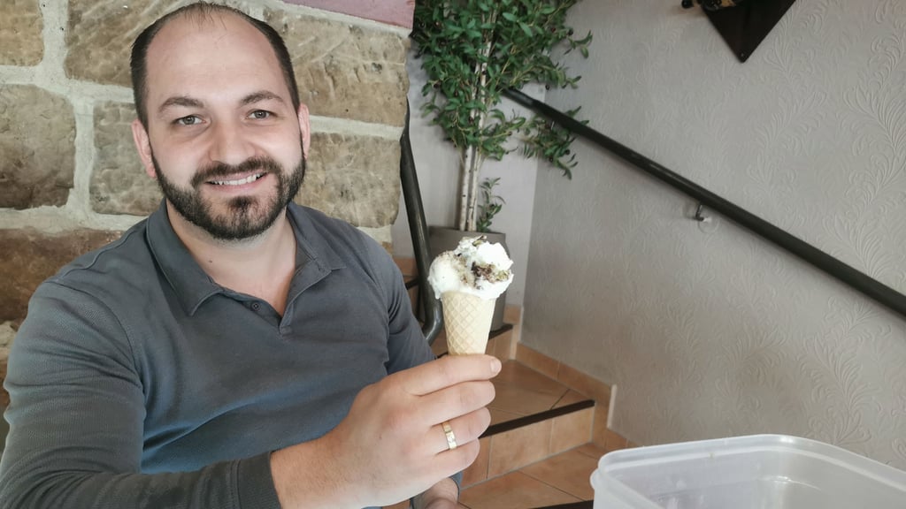 Ghimi Bequiri ist Trendsetter unter den Eisdielen in Halberstadt: Bei ihm gibt es ab sofort Dubai-Eis.