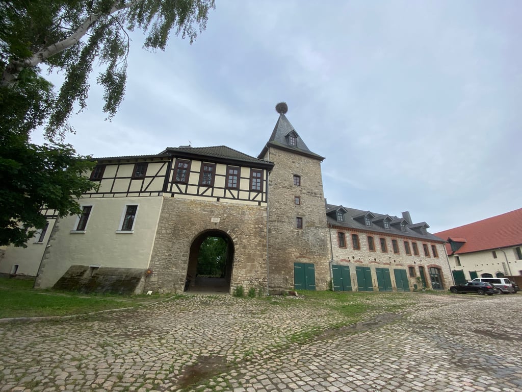 Blick auf den Hof des alten Rittergutes in Emersleben.