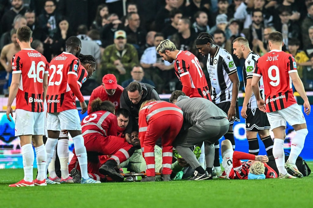 Bei einem heftigen Zusammenprall hat sich Milan-Torwart Mike Maignan verletzt.